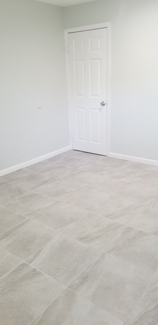 Photo - 307 College Dr