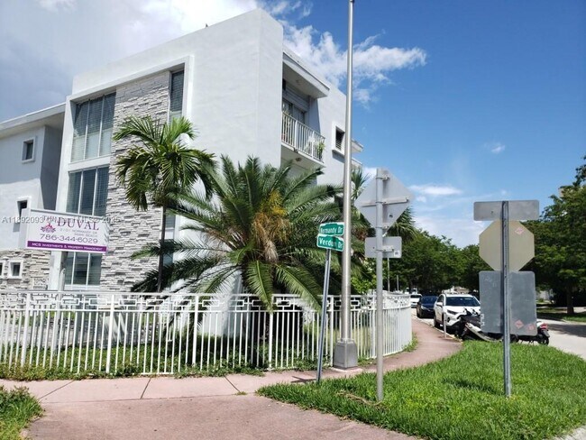 Photo - 2101 Normandy Dr Unit 312