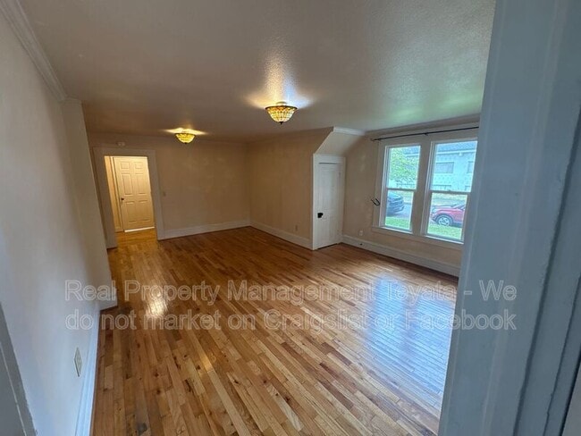 Photo - 1405 Halleck St