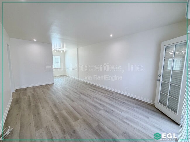 Photo - 250 N Cordova St