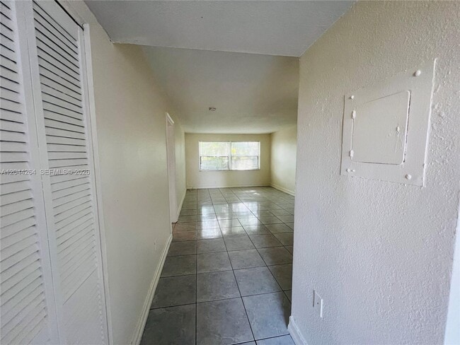 Photo - 2050 NW 89th Ave Unidad 108
