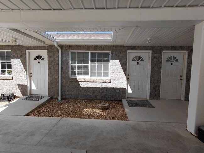 Building Photo - 118 Booker Rd Unit B Rental