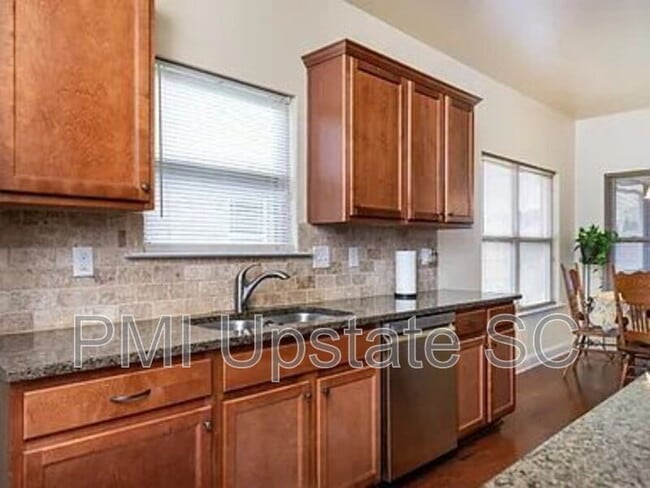 Photo - 243 Scottish Ave
