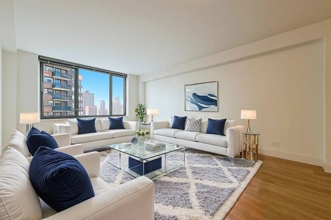 Building Photo - 1735 York Ave Unit 24E