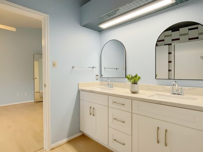 Photo - 8055 Cambridge St Unidad 16