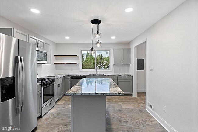 Photo - 409 Maiden Ln