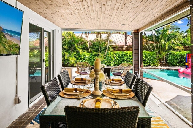 Building Photo - 1949 Windward Dr