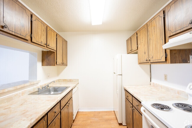 2BD, 2BA - 943SF - Kitchen