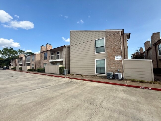 Building Photo - 2100 Wilcrest Dr Unit 107 Rental