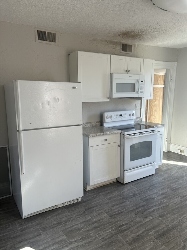 Photo - 2200 Memorial Ave