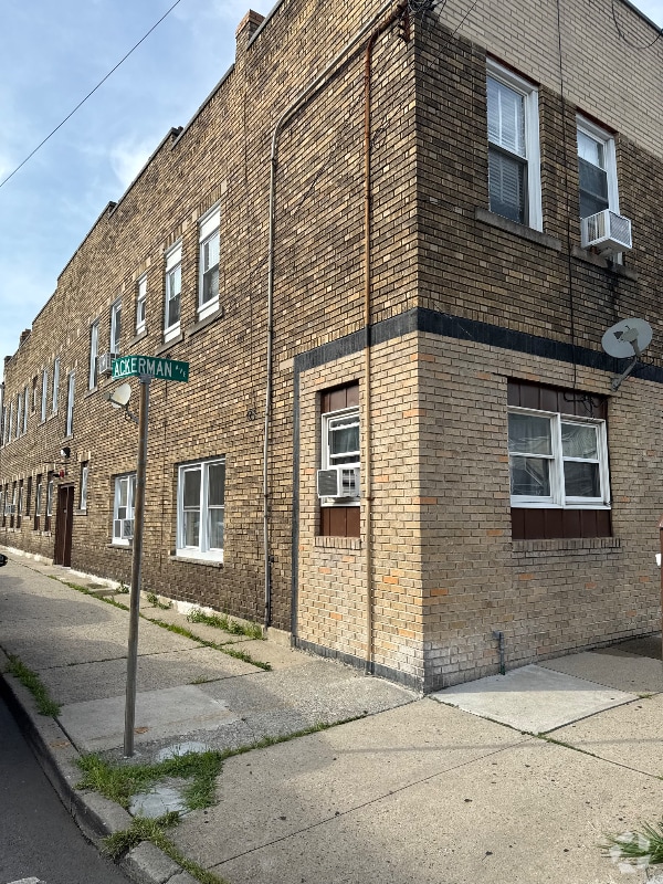 Building Photo - 190 Ackerman Ave Rental