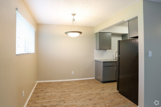 1BR, 1BA - 720 SF