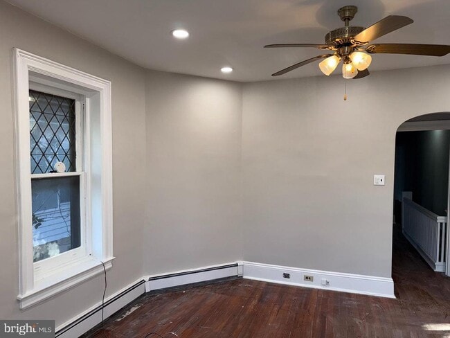 Photo - 645 E High St