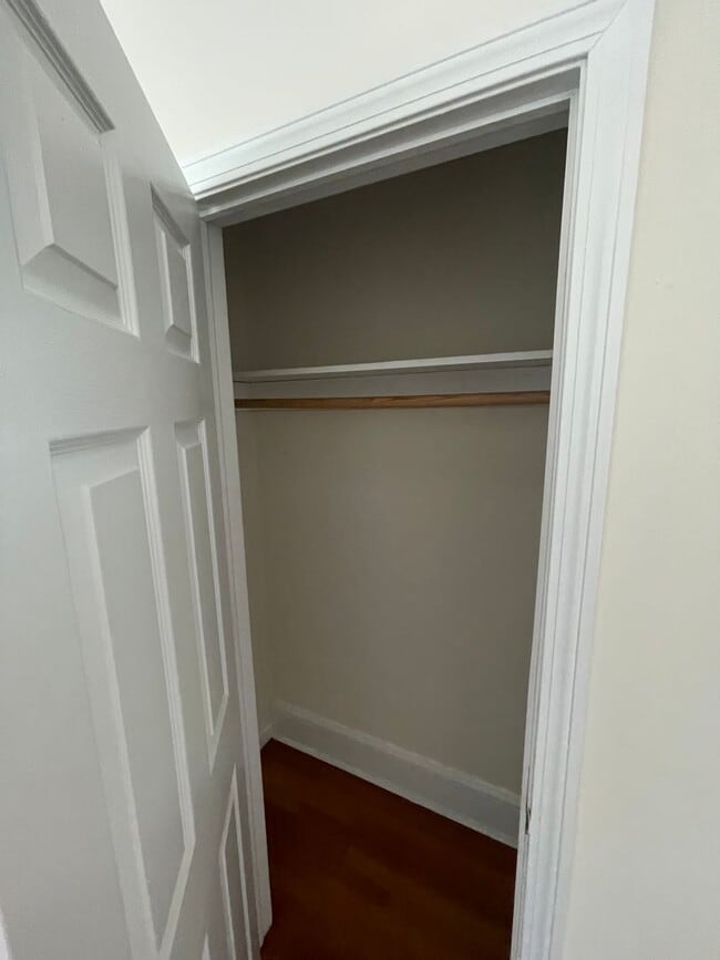 Photo - Noble Ave. 1024-1026 Unit 1026 1st left