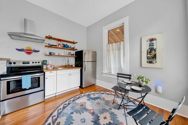 Photo - 210 Sadie St