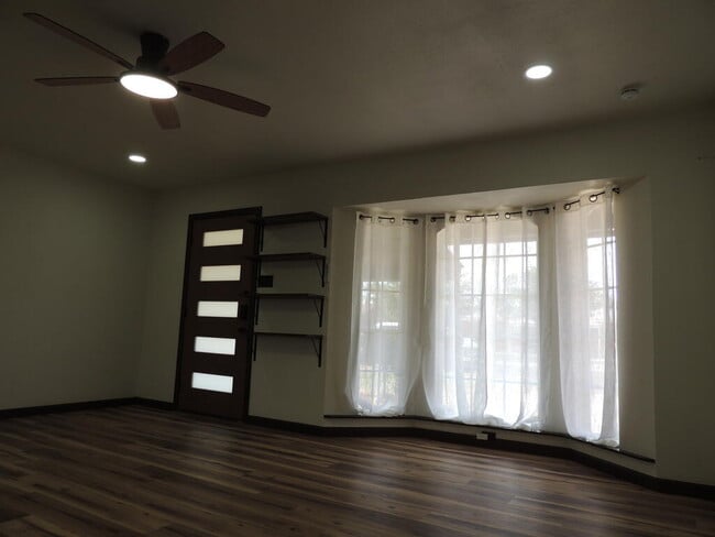 2816 Catalina Dr