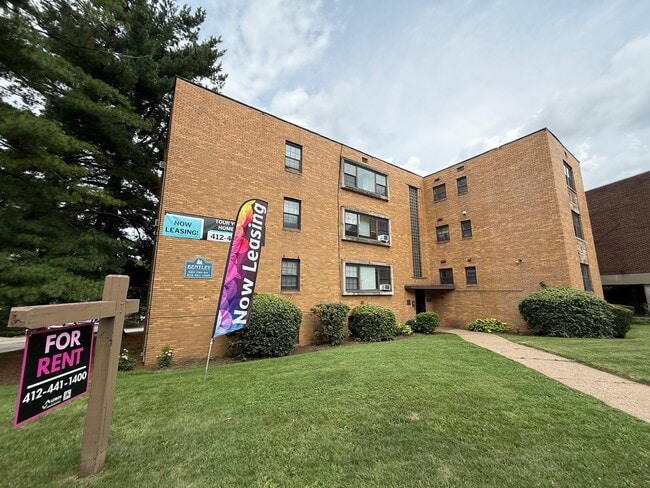 Photo - BENTLEY APARTMENTS -- 021