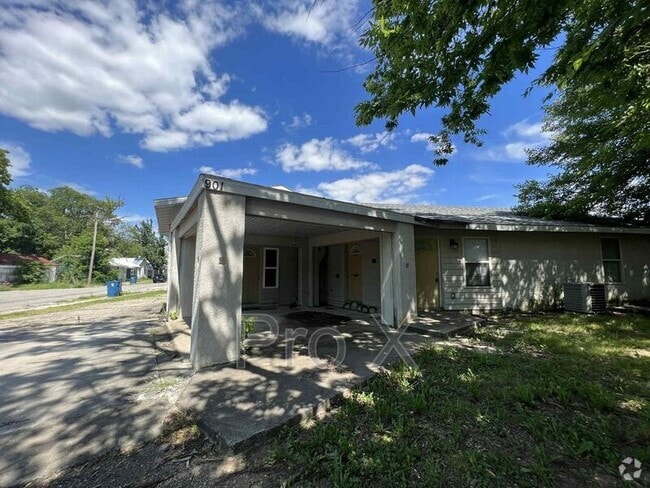 Building Photo - 901 S Sergeant Ave Unit Apt C