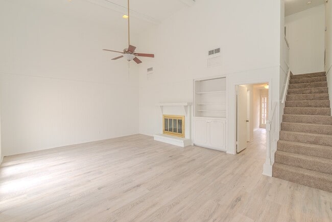 Photo - 5975 Townhouse Ln