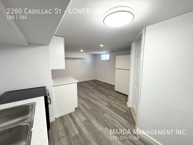 Photo - NEWLY RENOVATED 1 BED/1 BATH LOWER UNIT EAST + 20% OF UTILITIES Unité LOWER