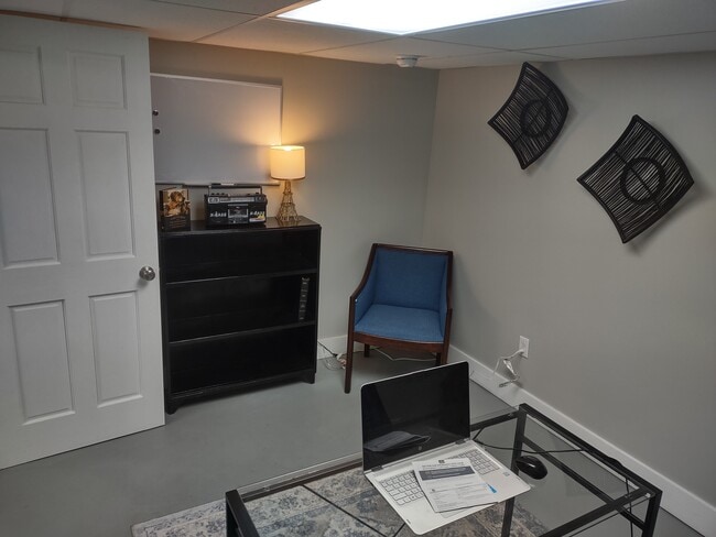 Oficina/Dormitorio - 60 E State St Unidad Sherrill NY Hideaway
