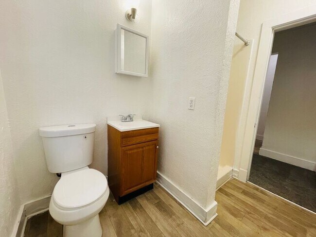 Photo - 604 W Maple Ave