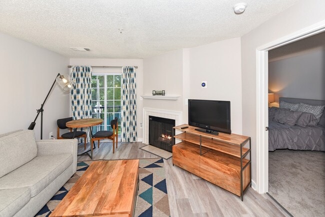 Madison 1 BR - Livingroom - The Parc at Glenbrook