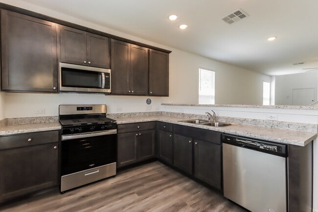 Photo - 20975 Endeavor St