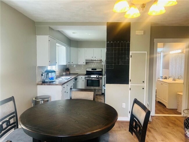 Photo - 858 Lower River Rd