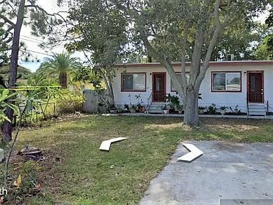 Building Photo - 1/2  Duplex - Large two bedroom with W/D hook up, Seminole FL