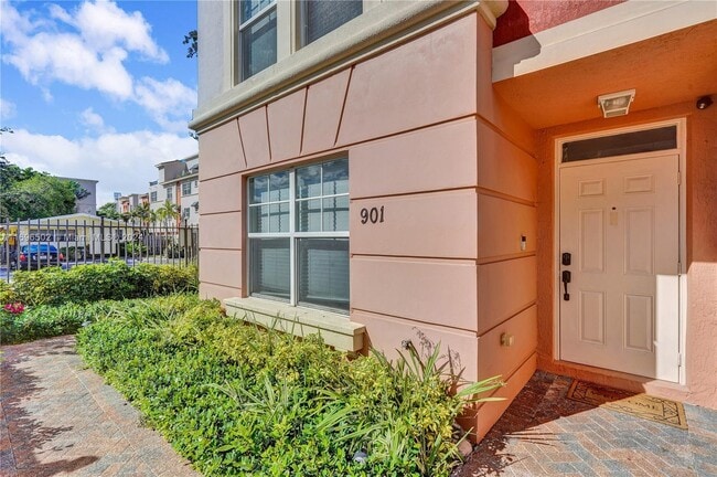 Photo - 1033 NE 17th Way Unit #901