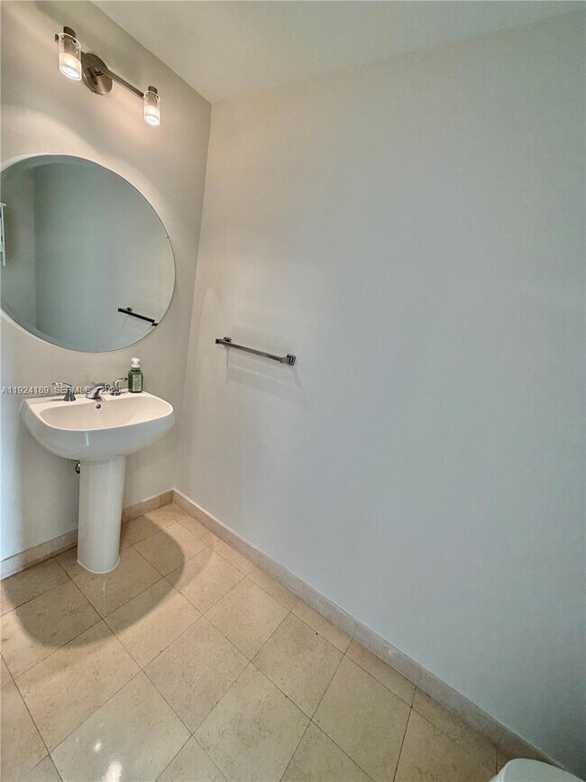 Photo - 1060 Brickell Ave Unit 3705
