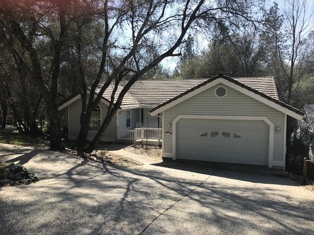 Building Photo - Beautiful Lake Wildwood Home with private back yard.