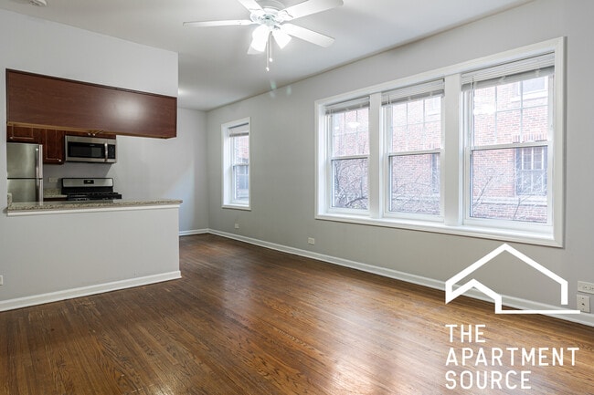 Building Photo - 3702 N Sheffield Ave Unit 407