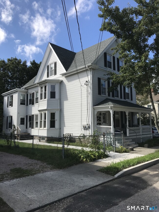 Building Photo - 8 Lincoln Ave Unit 2
