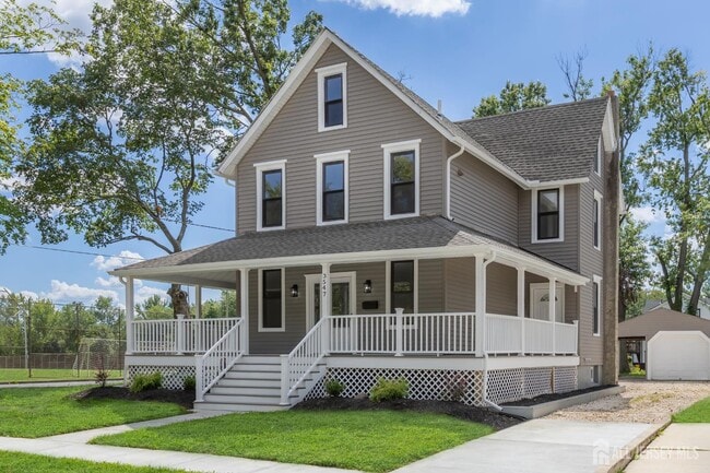 Photo - 3547 Finlaw Ave