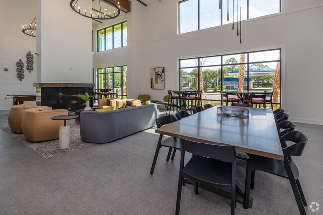 casa club - Lofts at San Marco East