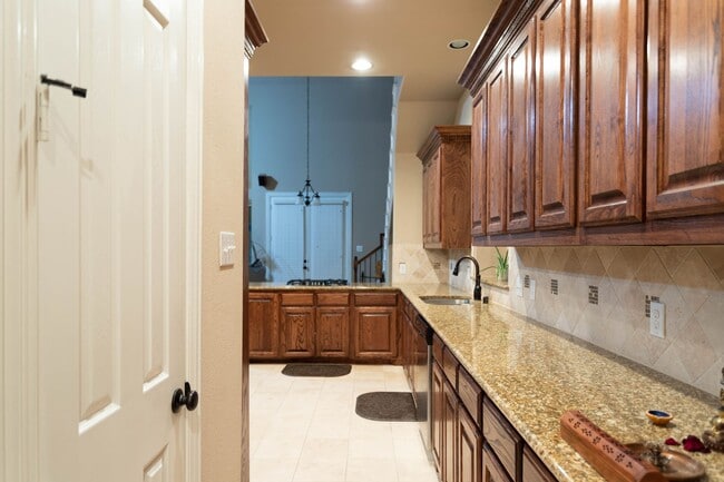 Photo - Very beautiful 5 bedroom, 4.1 bathroom hou...