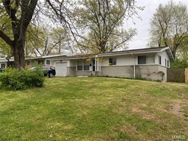 Building Photo - 3 bedroom 2 bathroom Ranch