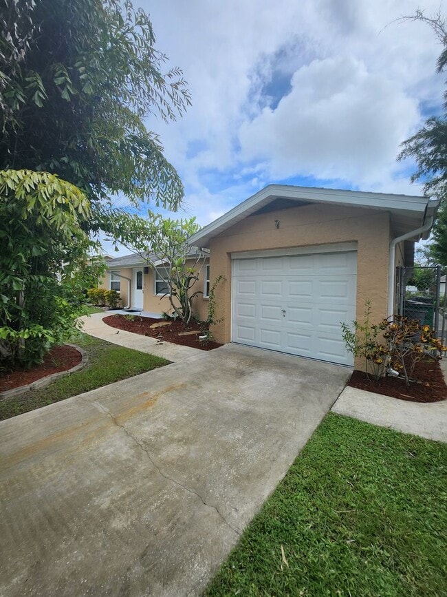 Photo - SO CUTE 3 BEDROOM HOME 2 BATH WITH ONE CAR...