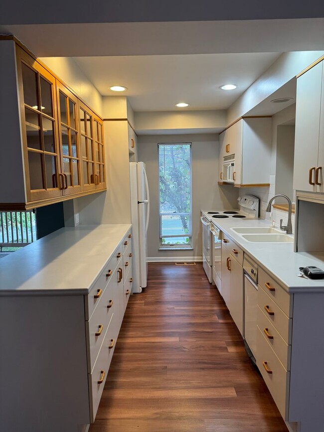 Photo - Two Bedroom Apartment for Rent - Marble Cl... Unidad 1989-C