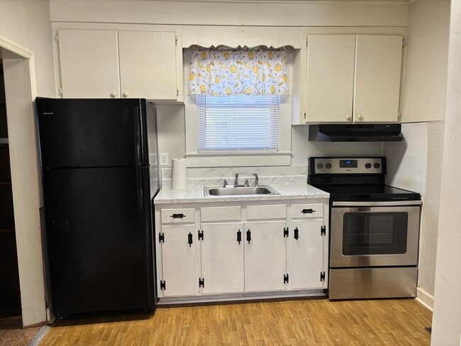 Photo - 311 Monroe St