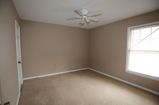 Photo - 140 Lanier Dr Unit 105