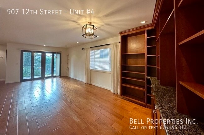 Building Photo - 907 12th St Unit #4