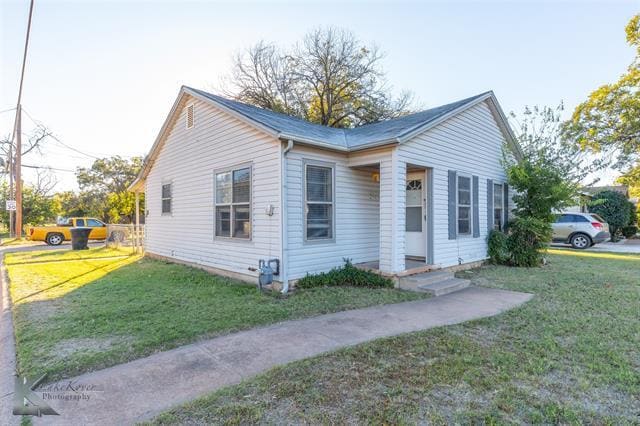 Building Photo - 301 S Mockingbird Ln