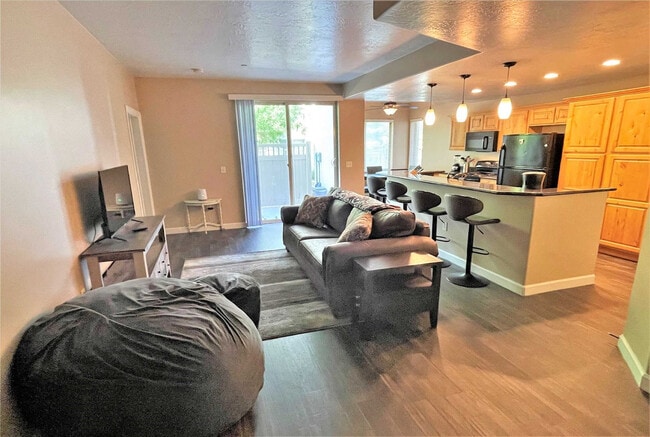 Photo - 606 W S Temple St Unidad ID1389259P