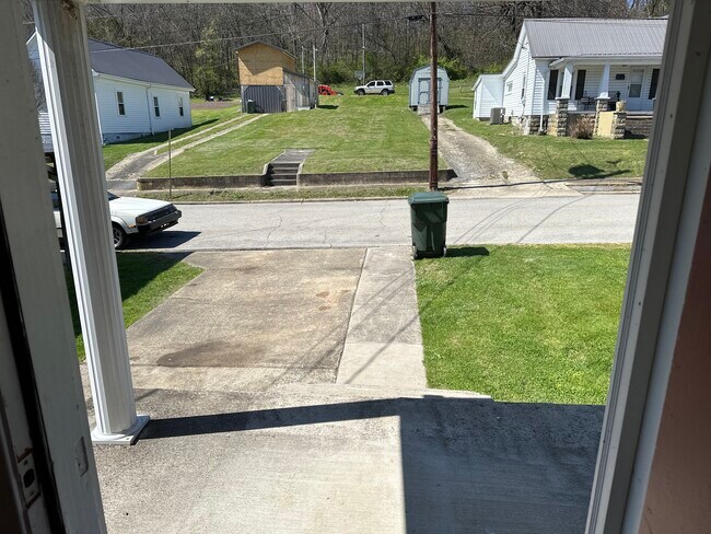 Photo - 205 Unaka St