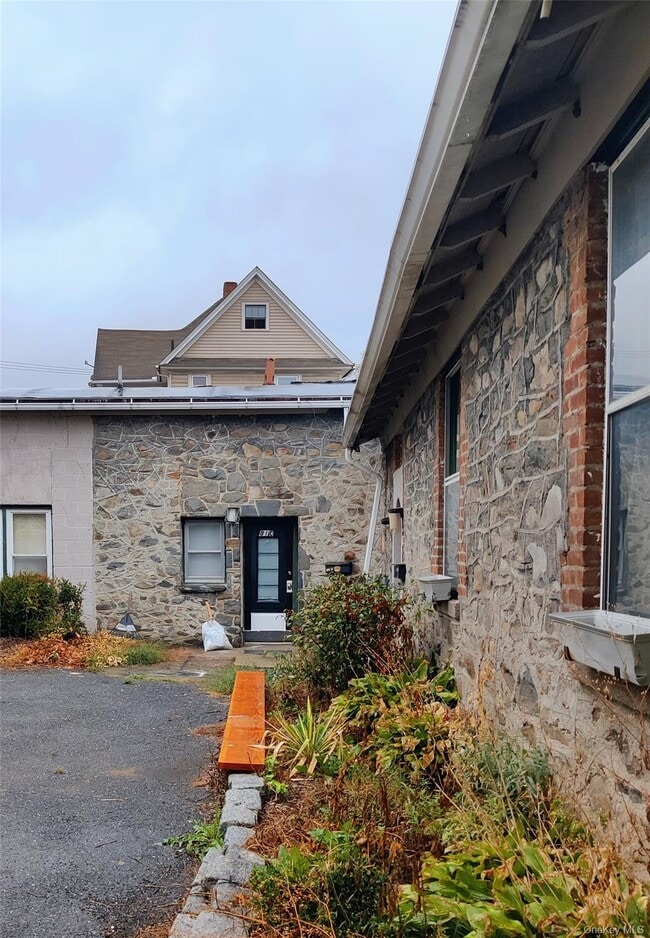 Building Photo - 81 Vineyard Ave Unit 81C Rental
