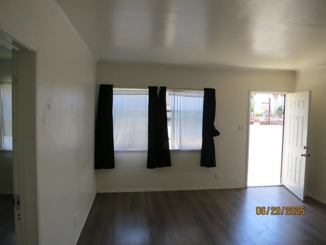 Photo - 1512 S Redondo Blvd Apartamentos