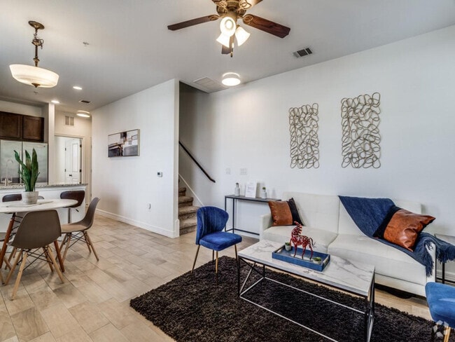 Building Photo - 501 W 30th St Rental